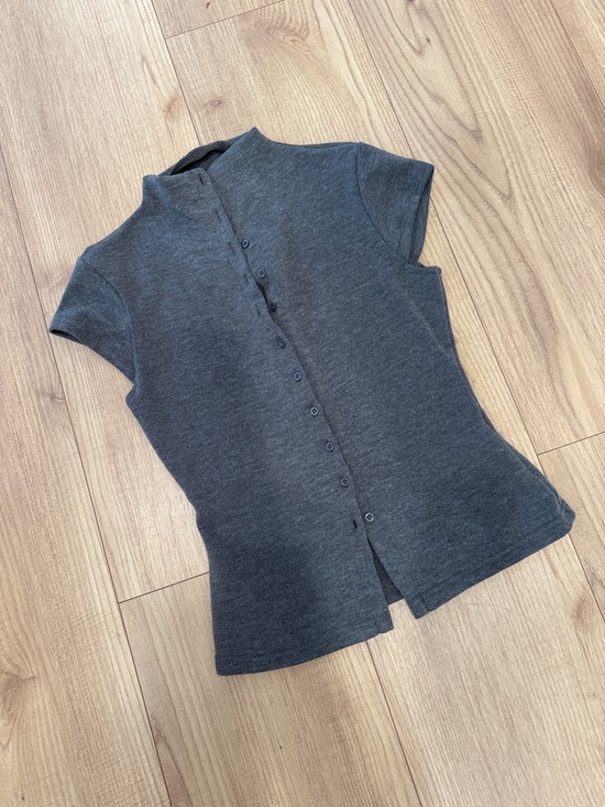 Tops - Classic Short-Sleeve Button-Back Top in Charcoal Gray